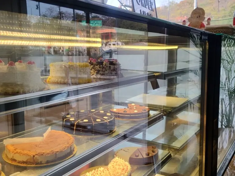 Cake & pastry case