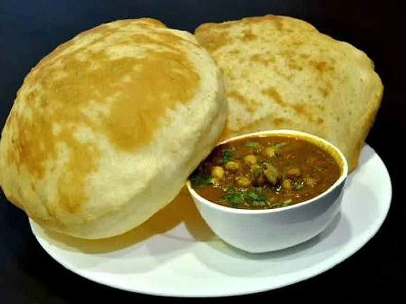 Chhole Bhature — छोले भटूरे