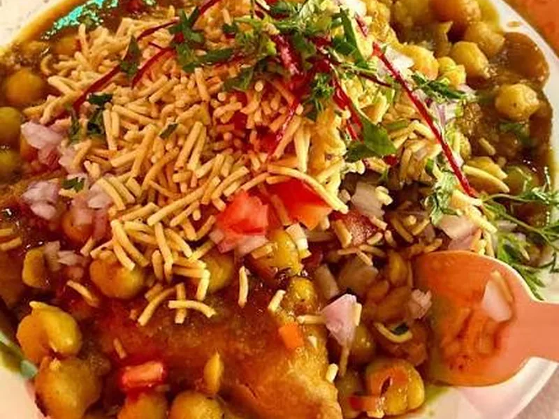 Chhole Samosa — छोले समोसा