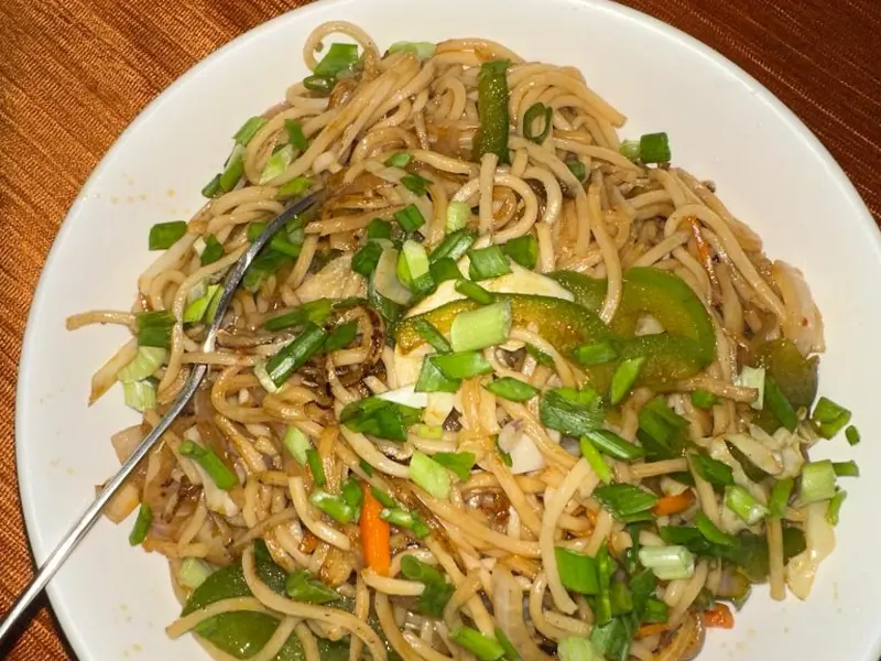 Chowmein — चाउमीन